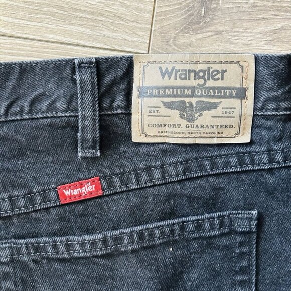 Wrangler Jeans Black Denim Relaxed Fit Taper Leg High Rise Mens Size 40x30 - Picture 15 of 15